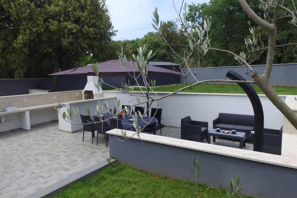 Apartment In Park Forest Soline Near The Sea 普耶斯察纳乌瓦拉 外观 照片